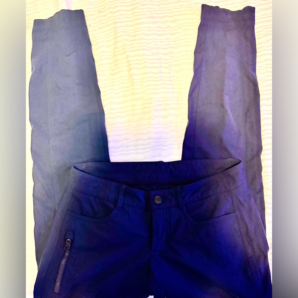 Lululemon Women’s. Blue Hiking Pants size 4/6